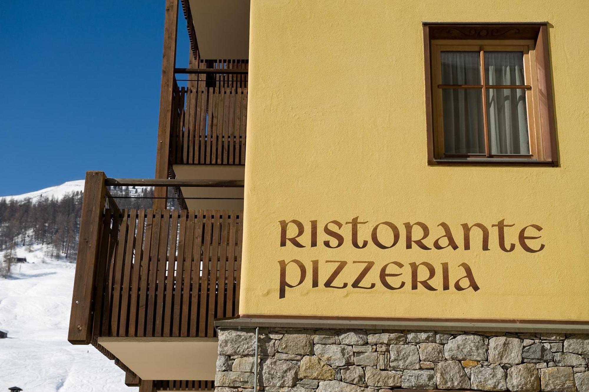 Hotel Touring Livigno Exterior foto