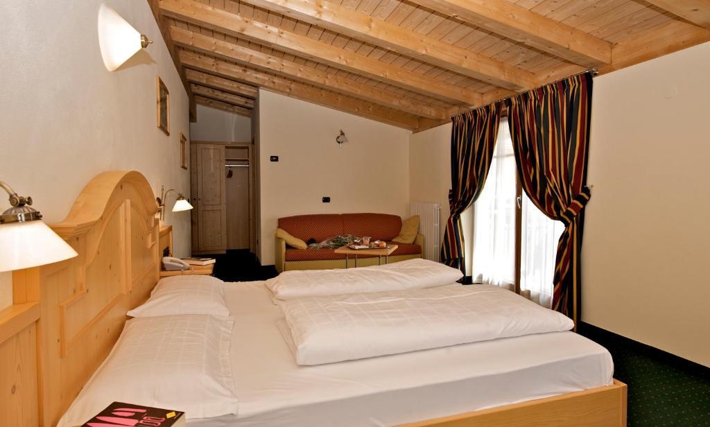 Hotel Touring Livigno Cameră foto